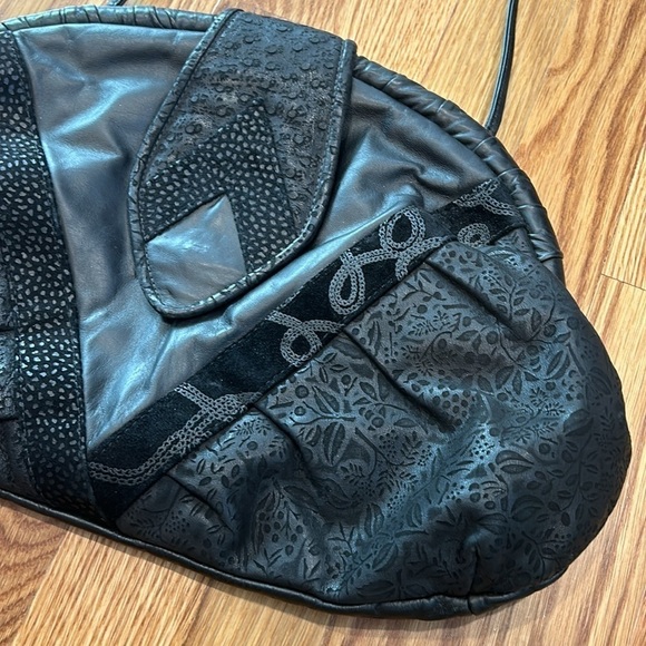 Vintage Fifth Avenue handbags black leather half circle embossed patchwork purse - Picture 2 of 8